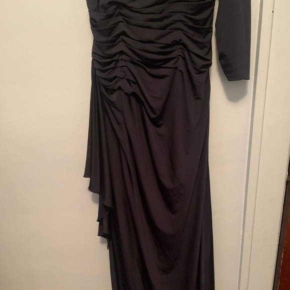 BLACK SIMPLE DRESS. size 8. Brand new - Picture 2 of 6